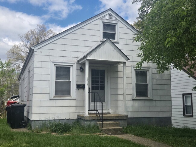 Building Photo - "Move in Ready 3-Bedroom Home on Huntoon A...