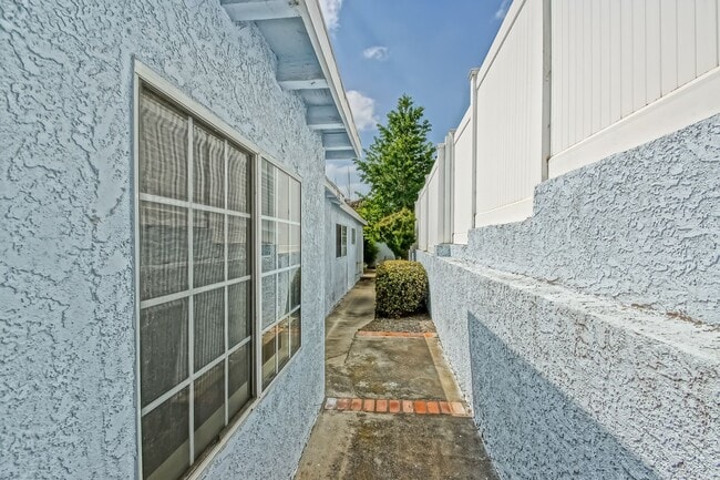 Building Photo - CHARMING & AIRY HOME W/ SPACIOUS FENCED YARD & LARGE 2-CAR GARAGE CLOSE TO SCHOOLS, SHOPPING & MI...
