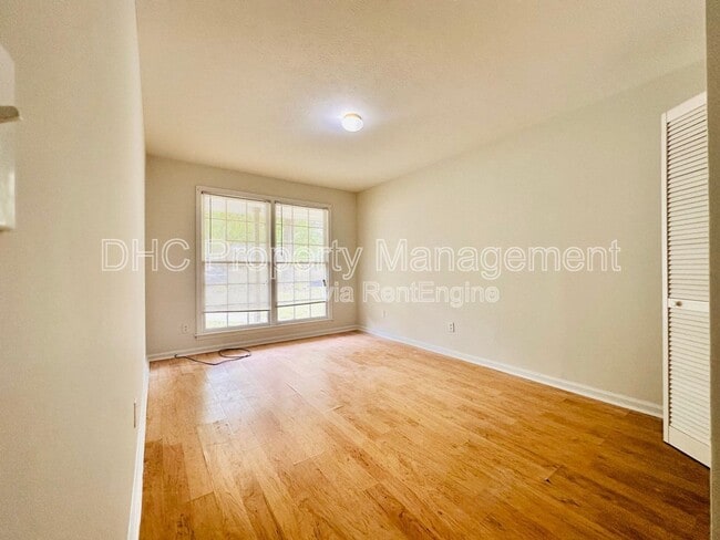 Building Photo - 1235 Kings Mountain Ct