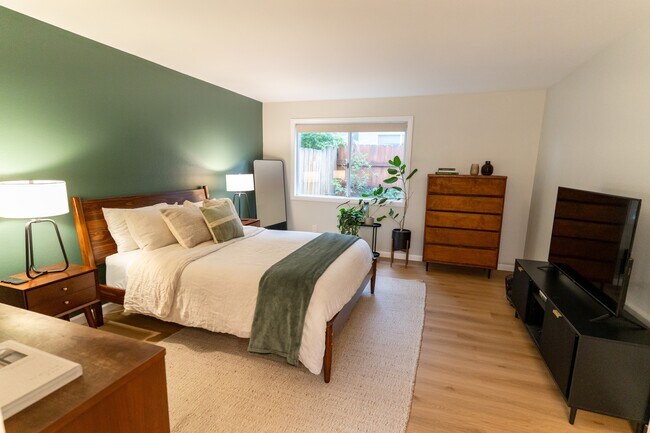 Building Photo - 1304 Palomar Pl