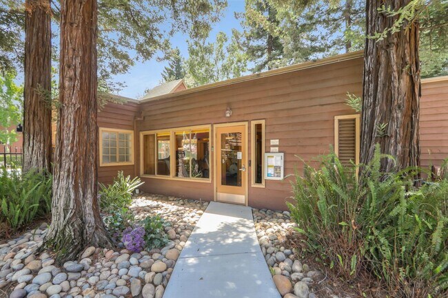 Building Photo - 764 Teatree Ct