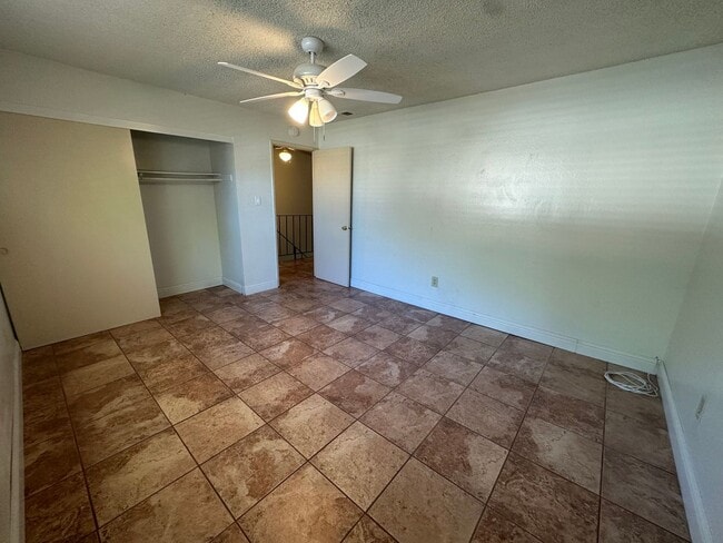 Building Photo - Three Bedroom Townhome Near River Access