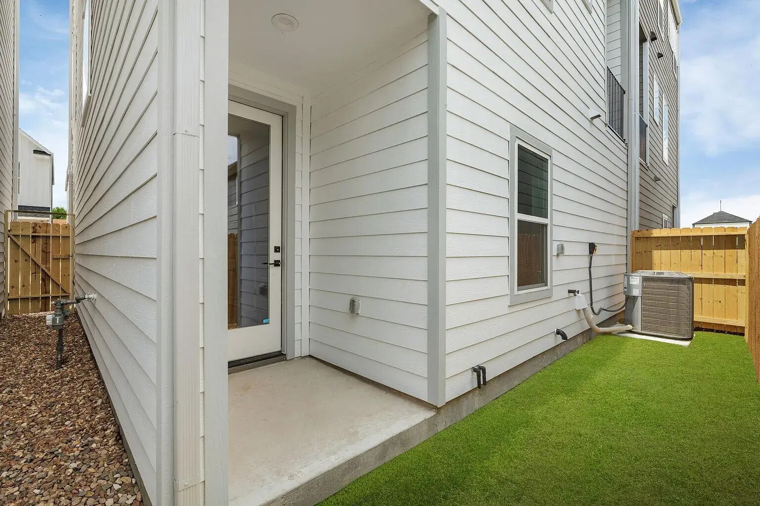 Building Photo - 5824 Highland Sun Ln