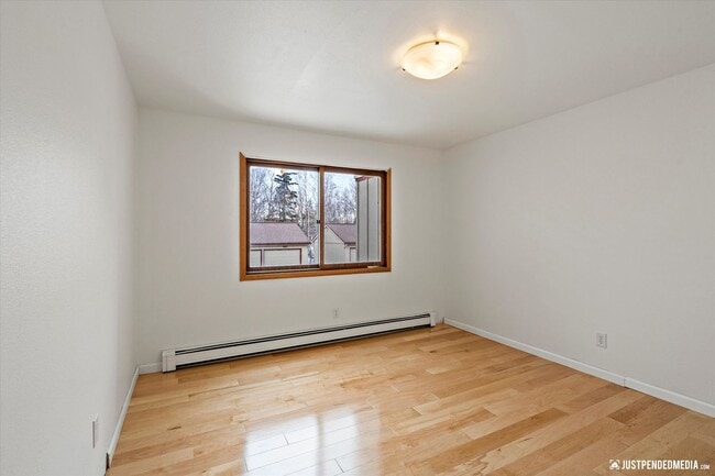 Building Photo - 2 Bed/ 2 Bath / Garage - Anchorage Condo!