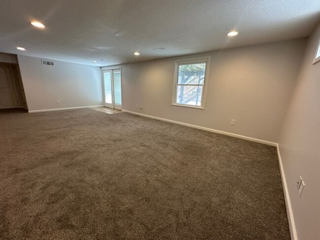 Building Photo - {10240}  Renovated Home in Cherry Hills+ H...