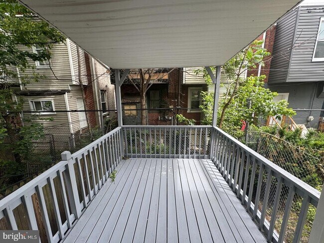 Building Photo - 5835 Catharine St