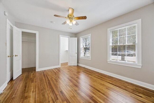 Building Photo - 1205 W 40th St
