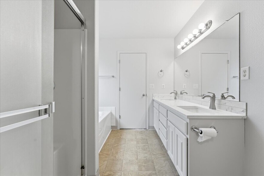 Building Photo - 12811 NE 49TH WAY