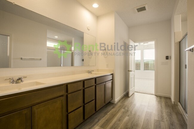 Building Photo - !!WOW!!! Winter Leasing Special Pricing!!!