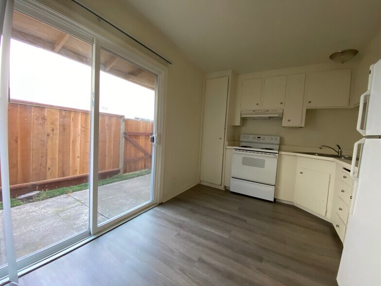 Building Photo - 1737 Noranda Dr