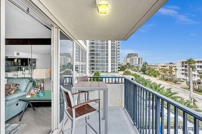 Building Photo - 525 N Ocean Blvd