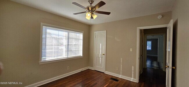 Building Photo - 1302 McDuff Ave S