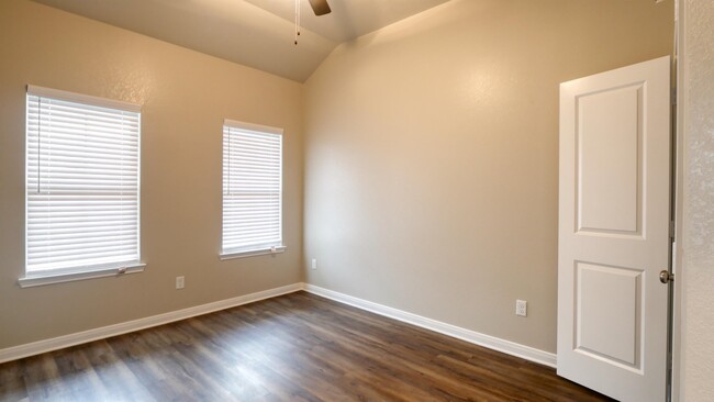 Building Photo - 2209 John Ross Ct