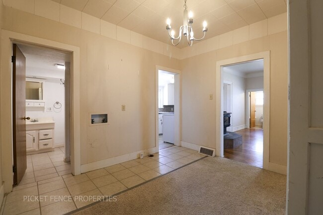 Building Photo - Charming 3-bedroom, 2-bathroom Country Hom...