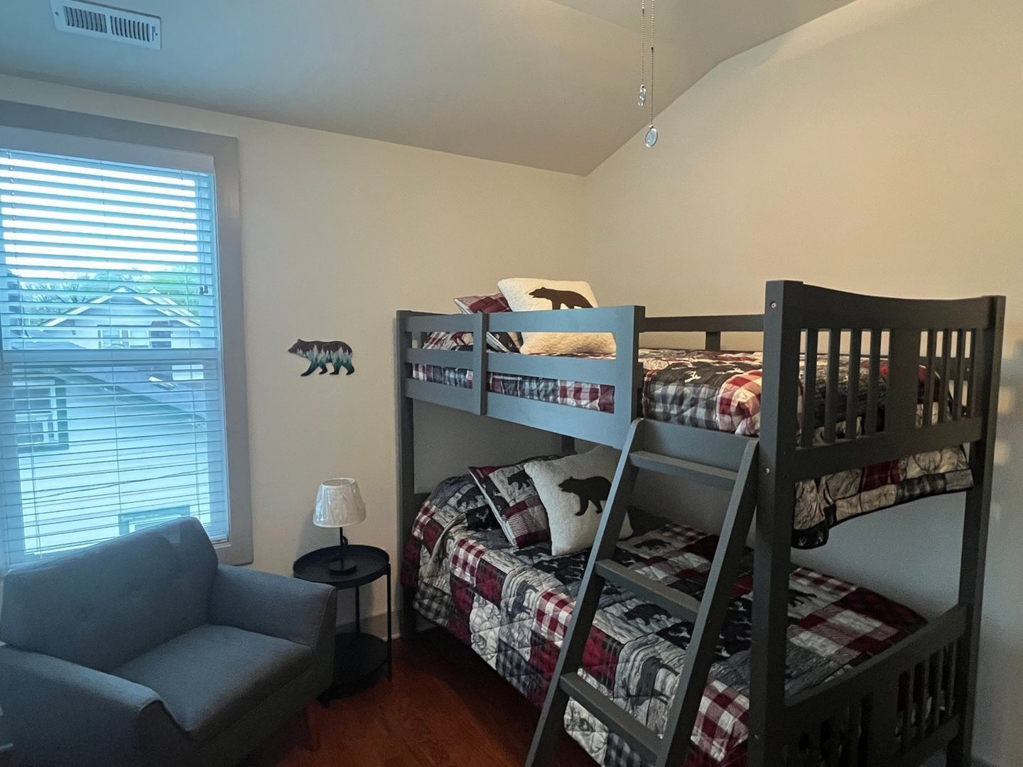 Building Photo - 420 Veritas St