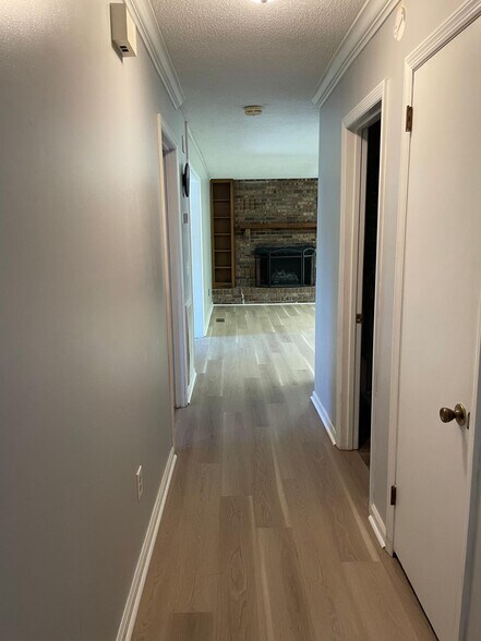 Hallway towards kitchen - 1936 Ashmore Ave