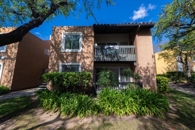 Building Photo - Move in Special: Spacious Downstairs Unit 3BR/2BA - 1/2 off FIRST Month Rent.