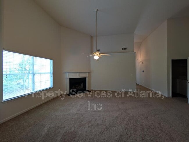 Building Photo - 2047 Mulberry Ln