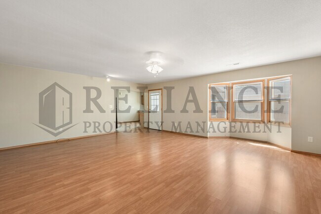 Building Photo - 607 N Doris St