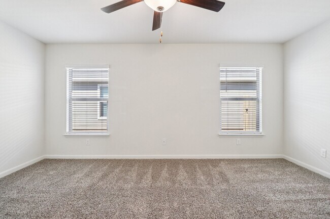 Building Photo - 3909 Crown Ct