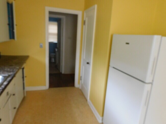 Building Photo - 324 N 8th St