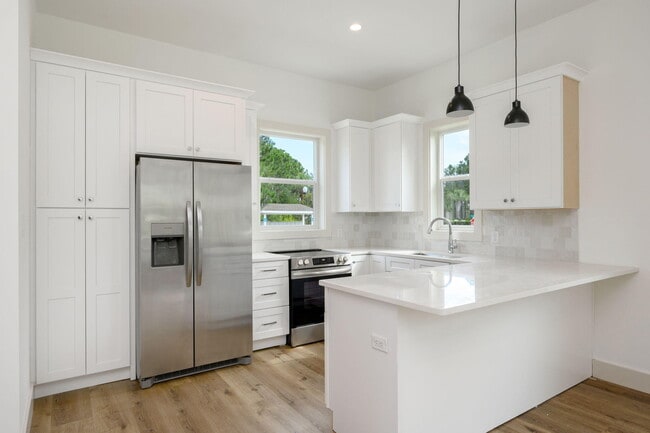 Building Photo - 114 Enchanted Way