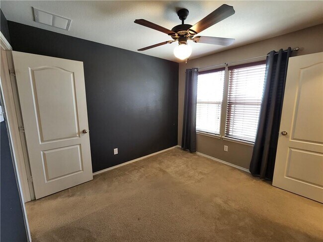 Building Photo - 222 Telluride Dr