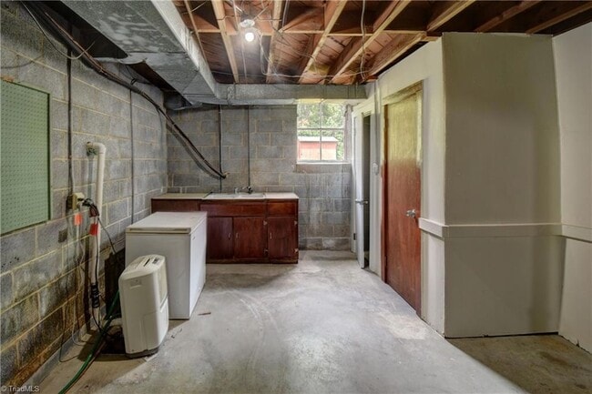 Building Photo - 2012 Richardson Dr