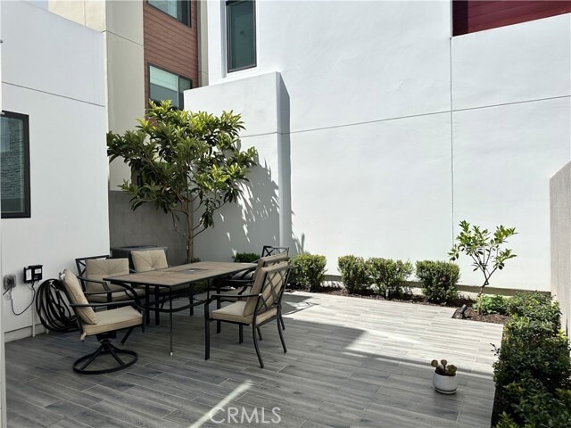 Building Photo - 80 Ballast