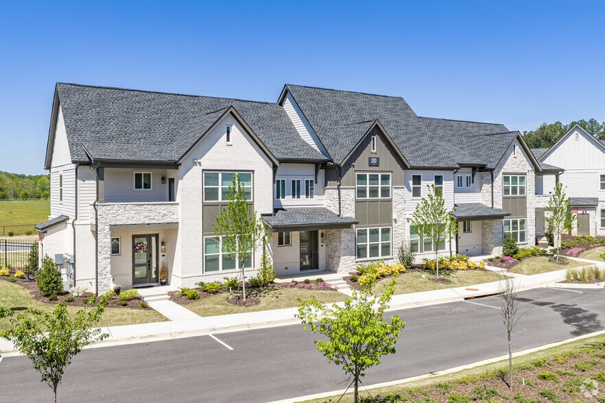 Primary Photo - Satellite Square