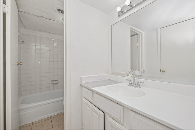 Building Photo - 6001 Reims Rd