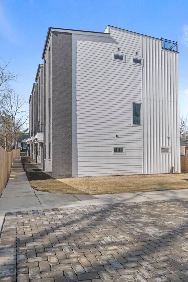 Building Photo - Available March Move In!!! Beautiful 3 Bedroom, 3.5 Bath Townhouse in East Nashville! Rooftop dec...
