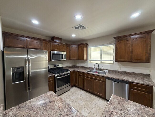 Building Photo - NICE 3 BED BATH WITH SOLAR!