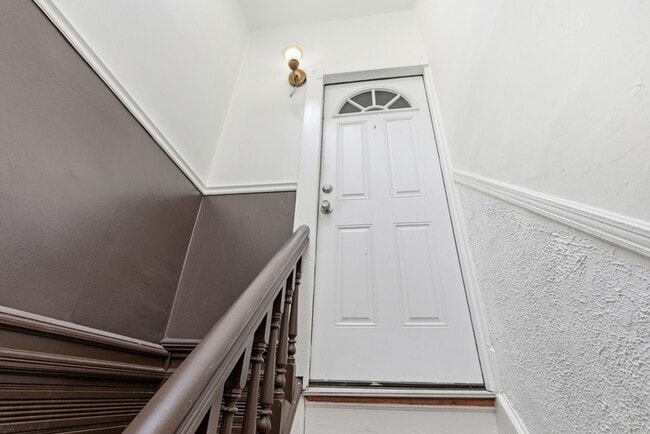 Building Photo - 2322 Callow Ave