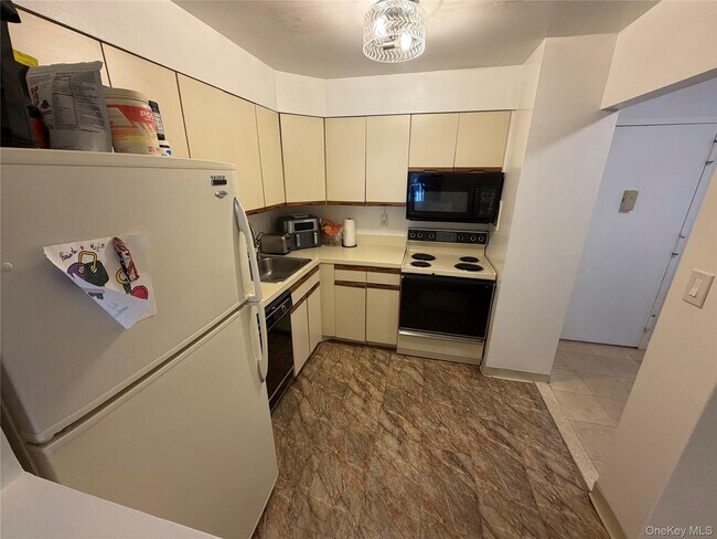 Building Photo - 360 Shore Rd