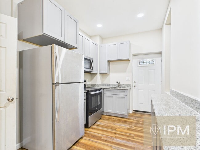 Building Photo - Available Now! Charming 3 Bedroom, 2 Bath ...