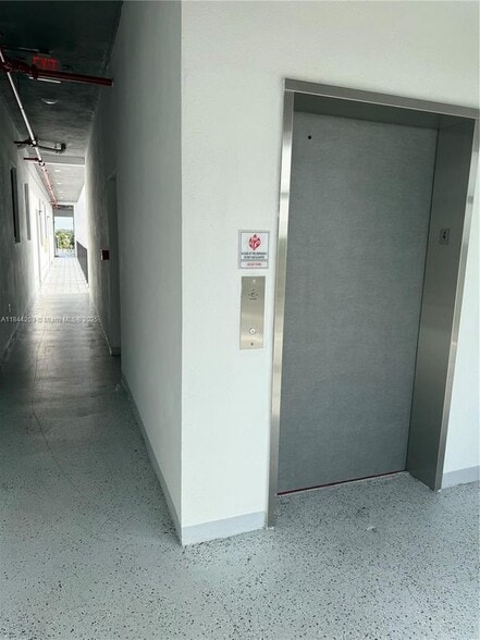 Building Photo - 859 E 24th St