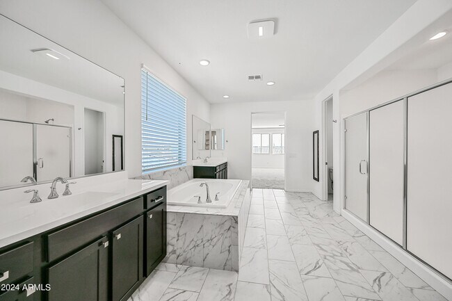 Building Photo - 14049 W Desert Hollow Dr