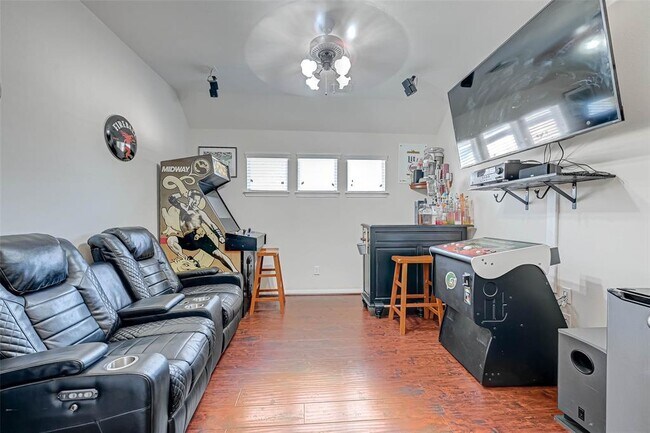 Building Photo - 618 Silver Creek Cir