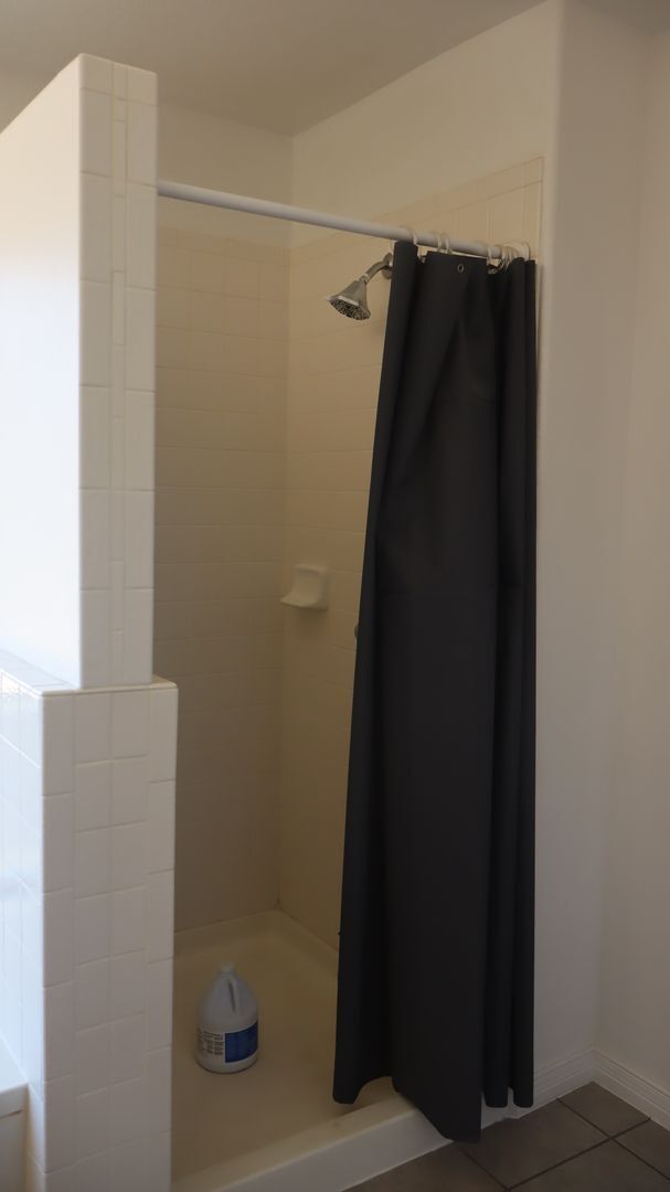 Building Photo - Furnished 3 Bedroom home