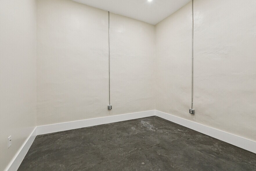 Building Photo - 137 Carondelet St