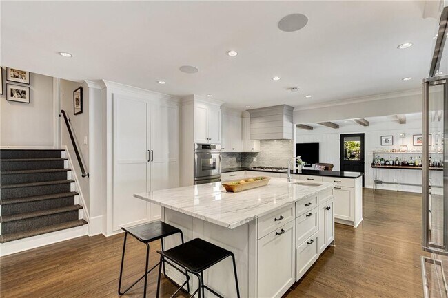 Building Photo - 1100 Kingston Dr NE