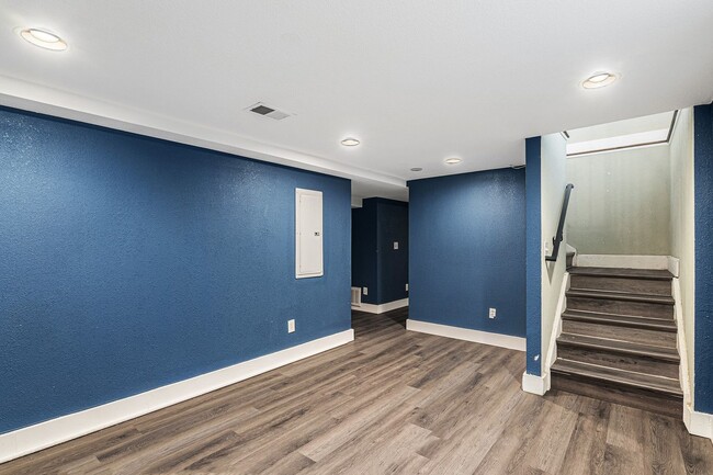 Building Photo - Spacious 3 bed 2 bath home in Denver