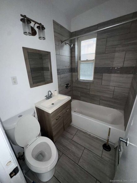 Building Photo - 335 Wells St