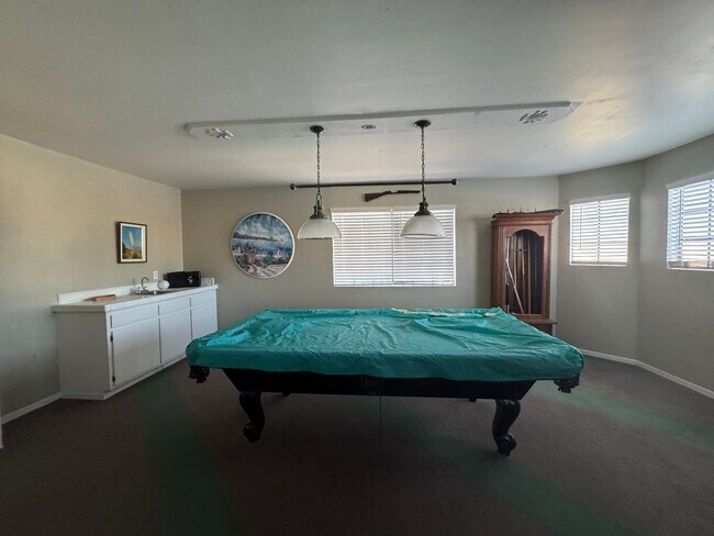 Building Photo - 2834