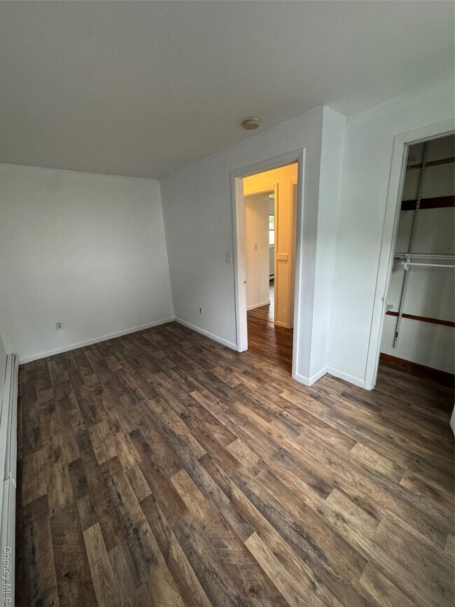 Building Photo - 1145 Glen Rd