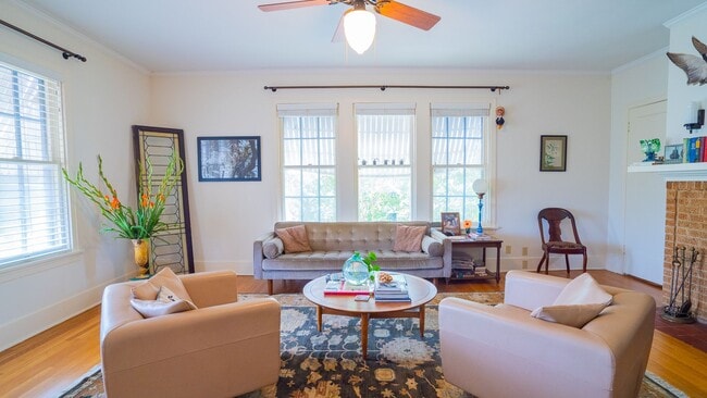 Building Photo - J19(A-B)