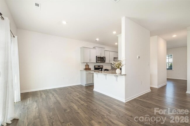Building Photo - 2407 Sugar Ct SW