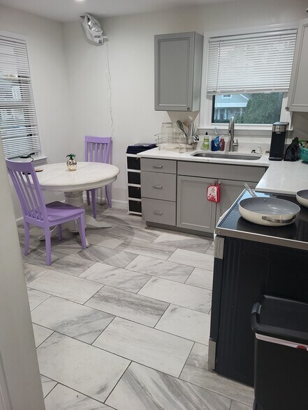 Building Photo - 1512A Sweetbriar Ave