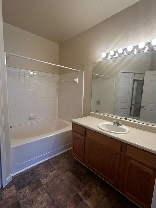 Building Photo - Longleaf Villas #1008